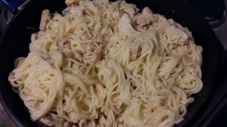 название картинки Спагетти с курицей в сметанном соусе