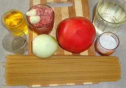 название картинки Спагетти с помидорами и фаршем