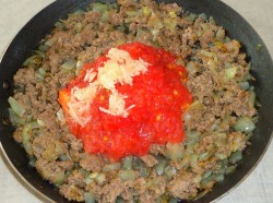 название картинки Спагетти с помидорами и фаршем