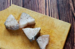 название картинки Спинки трески в духовке