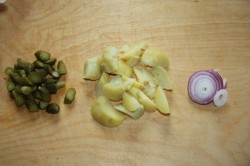 Старинный постный салат из грибов и соленых огурцов