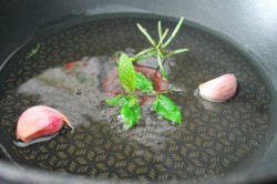 Стейк из говядины на сковороде