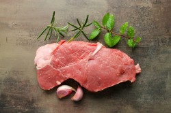 Стейк из говядины на сковороде