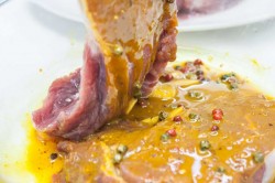 название картинки Стейк из говядины с абрикосовыми дольками