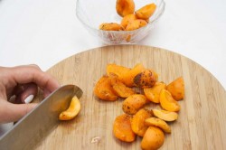 название картинки Стейк из говядины с абрикосовыми дольками