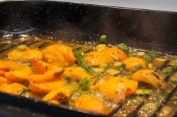 название картинки Стейк из говядины с абрикосовыми дольками