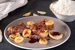 название картинки Стейк из говядины в лимонно-соевом соусе