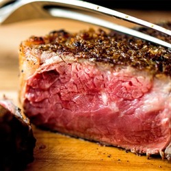 Стейк из телятины на сковороде