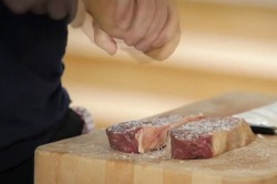 Стейк из телятины на сковороде