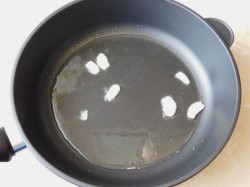название картинки Стейк из свинины на сковороде