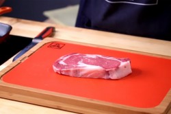 Стейк рибай на сковороде гриль