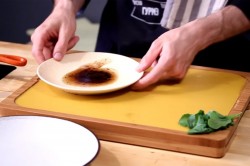 Стейк рибай на сковороде гриль