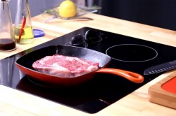 Стейк рибай на сковороде гриль