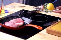 Стейк рибай на сковороде гриль