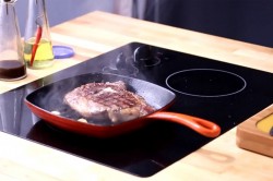 Стейк рибай на сковороде гриль