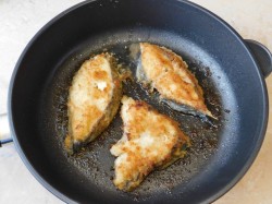 название картинки Стейк зубатки на сковороде