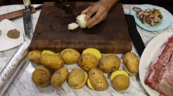 Стейки и Картошка Запеченная На Углях На Мангале