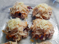 название картинки Стожки из фарша под шубой в духовке