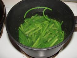 название картинки Салат фунчоза с мясом и чесночными стрелками