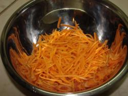 название картинки Салат фунчоза с мясом и чесночными стрелками