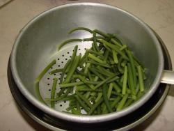 название картинки Салат фунчоза с мясом и чесночными стрелками