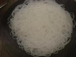 название картинки Салат фунчоза с мясом и чесночными стрелками