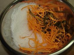 название картинки Салат фунчоза с мясом и чесночными стрелками