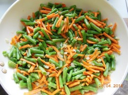 название картинки Стручковая фасоль с яйцами сыром морковью