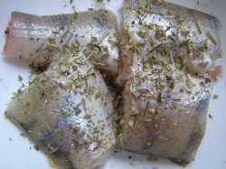 Судак жареный на сковороде - шаг 3 Судак жареный на сковороде - шаг 3