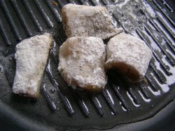 Судак жареный на сковороде - шаг 5 Судак жареный на сковороде - шаг 5