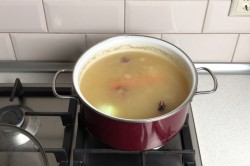 название картинки Гороховый суп с копчеными ребрышками классический