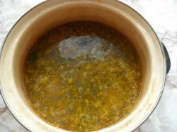 название картинки Суп из крапивы с яйцом и мясом