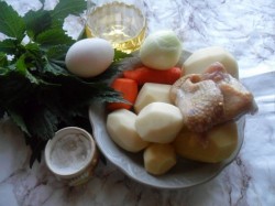 название картинки Суп из крапивы с яйцом и мясом
