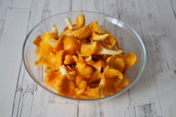 Суп из лисичек свежих