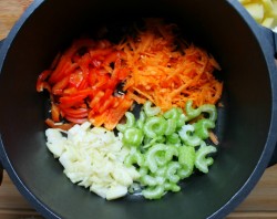 название картинки Суп из молодой капусты с копчёной колбасой