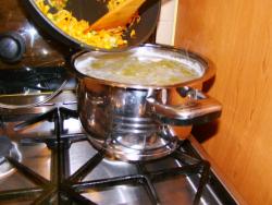 название картинки Суп из тушенки с картошкой