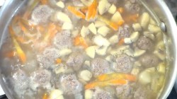 название картинки Суп с картошкой и фрикадельками