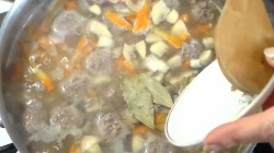 название картинки Суп с картошкой и фрикадельками