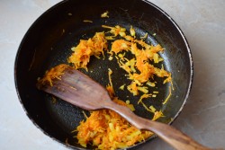 Суп с курицей и макаронами