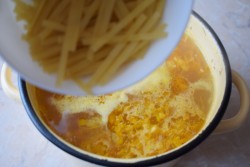 Суп с курицей и макаронами