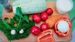 Суп-пюре из кабачка с томатами и сливками