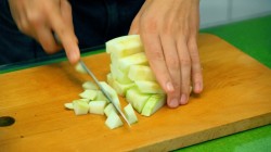 Суп-пюре из кабачка с томатами и сливками