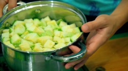 Суп-пюре из кабачка с томатами и сливками