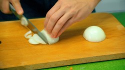 Суп-пюре из кабачка с томатами и сливками