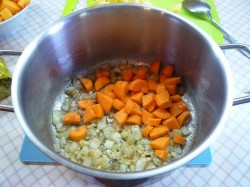 Суп пюре из тыквы с яблоками и мускатным орехом