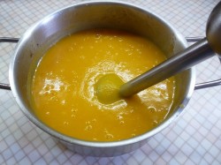 Суп пюре из тыквы с яблоками и мускатным орехом