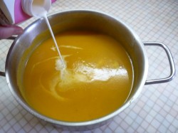 Суп пюре из тыквы с яблоками и мускатным орехом