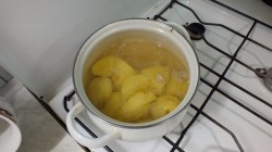 Суп-пюре с ветчиной и яйцом