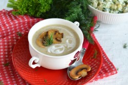 название картинки Суп пюре со сметаной грибной