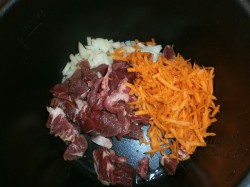 Суп рассольник в мультиварке с говядиной и солеными огурцами